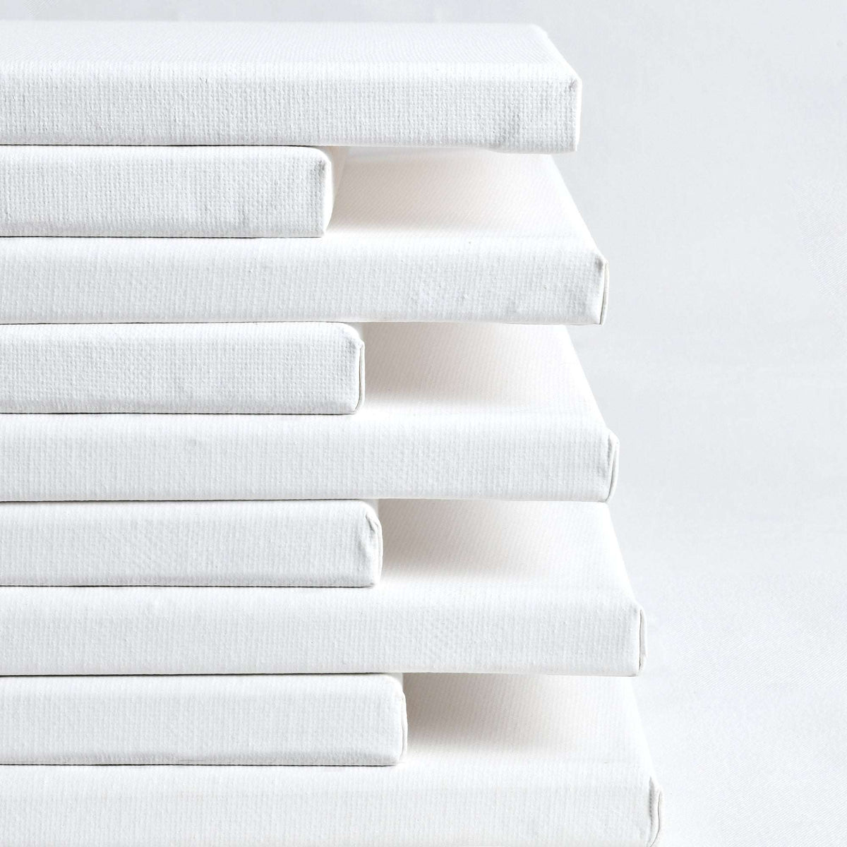 Artina Leinwand auf stabilen FSC®-zertifizierten Keilrahmen mit 280g/m² Baumwoll-Leinwand, zweifach weiß vorgrundiert, ideal für Ölfarben und Acryl.